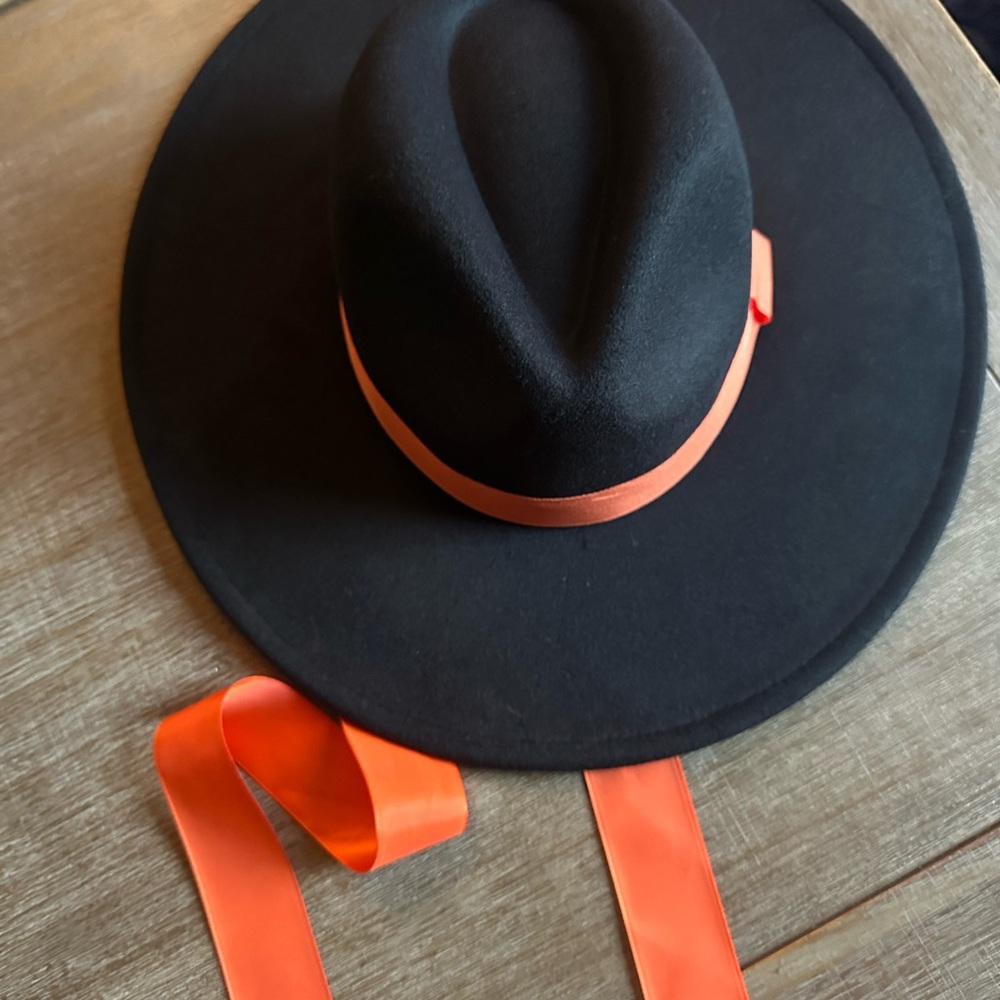 Lively Ghosts Veil hat